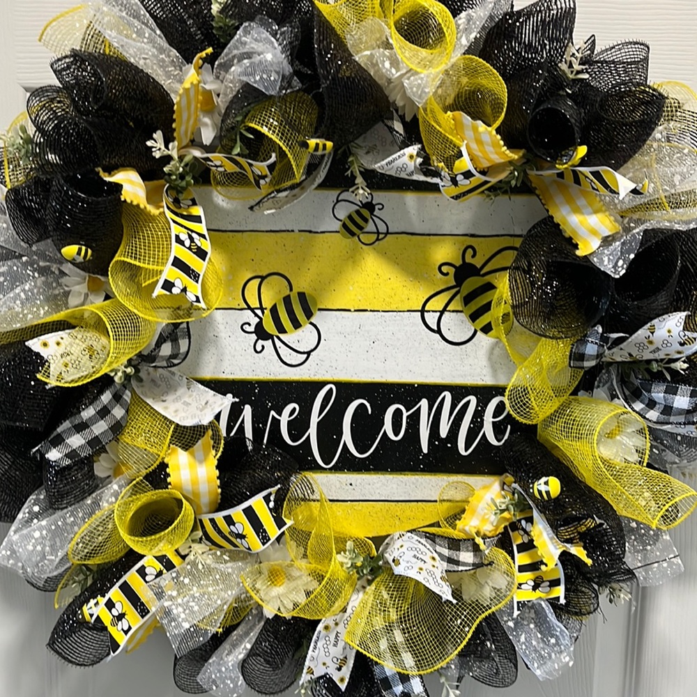 Adorable Bee Wreath